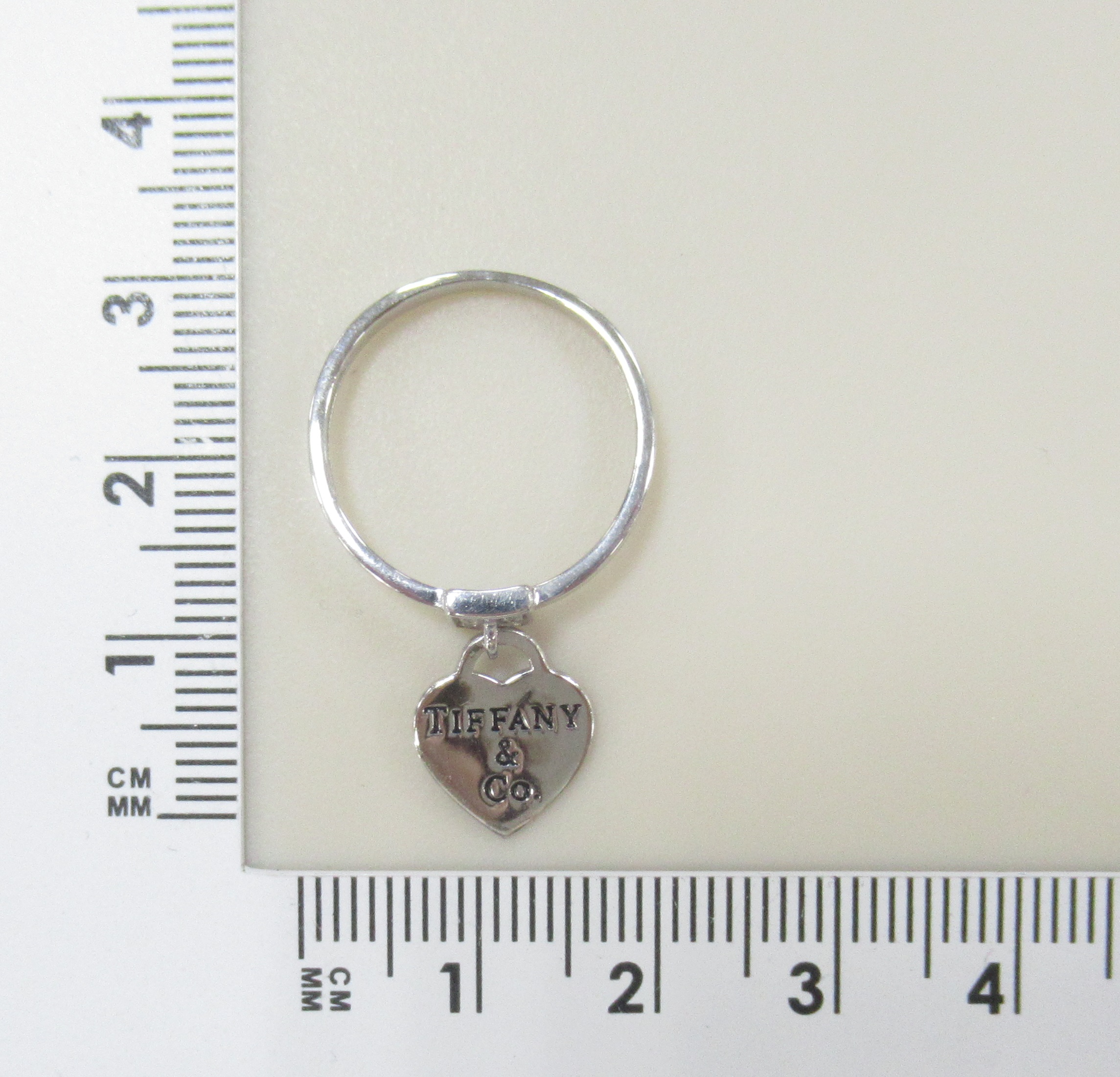 Серебряное кольцо 925 пробы; с подвижным эл.;  вставки 8 Фианит бесцв.; Эмаль черная;